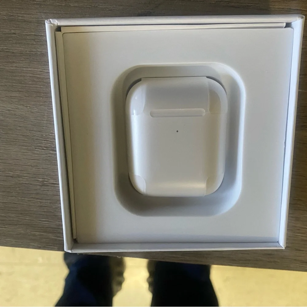 Apple Wireless Earbuds in White